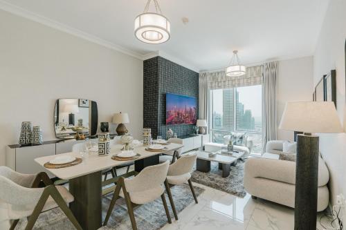 RH-Luxury 1BR Apt in Al Habtoor City with beautiful Canal View, Dubaj