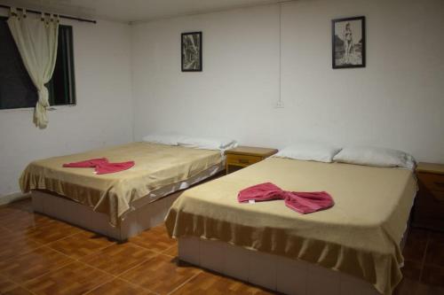 La Esmeralda entre Montanas in Boqueron