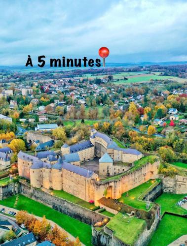 Petit cocon à 5 min du château de Sedan (Petit cocon a 5 min du chateau de Sedan) in Glaire