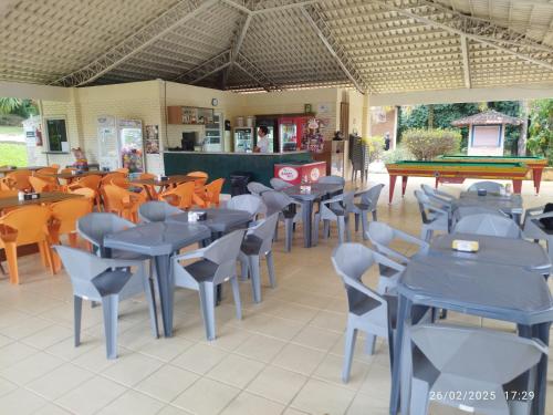 casa temporada caldas nova com 3 quartos Condominio Village muito area verde,piscinas, sauna in Estância Chácara Itapema