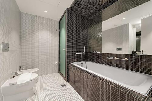 FIRST CLASS 2BR Spacious DIFC Living, Dubái (foto 4)