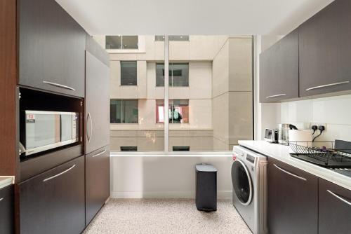 FIRST CLASS 2BR Spacious DIFC Living, Dubái (foto 8)