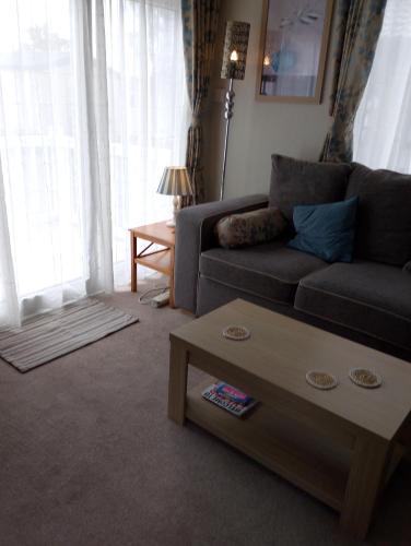 Roxbury 5 Star 6 berth Luxury Caravan in Woodbury