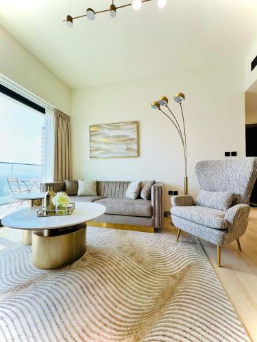 Modern Luxury Fully Furnished 1BH Apartment in Binghatt Emerald JVC - Easy Access to JBR, Circle Mall & Dubai Hills Mall, Dubaï (photo 3)