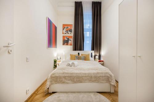 Chic 3BR Gem in the Heart of Budapest- Walk to Krudy St, Budapeszt (zdjęcie 9)