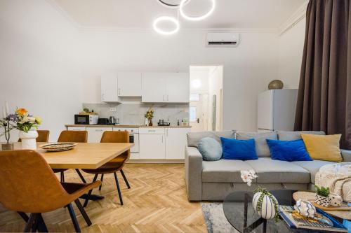 Chic 3BR Gem in the Heart of Budapest- Walk to Krudy St, Budapeszt (zdjęcie 6)