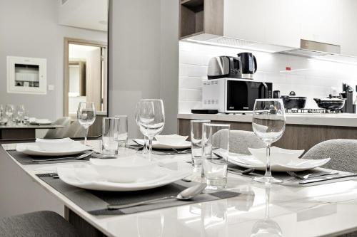 FIRST CLASS 1BR Majestic Marina Views, Dubai (foto 5)