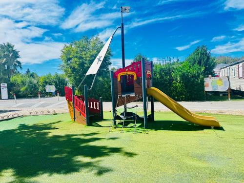 Játszótér, Mobil-home ES119 Le Montourey Frejus in Cais