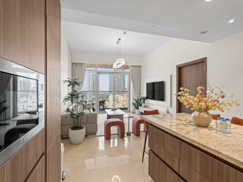 Panorama Royale 1BR w Study-Sleeps 4- Full Burj Khalifa View in Imperial-13, Дубай (фото 5)