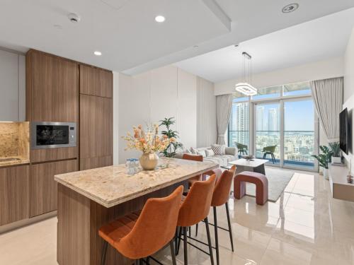 Panorama Royale 1BR w Study-Sleeps 4- Full Burj Khalifa View in Imperial-13, Дубай (фото 6)