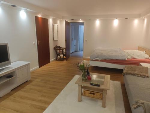 Ruhige FeWo Soutterainwohnung im Grünen, Hamburg (photo 2)
