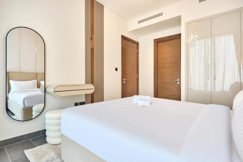 STAY BY LATINEM Luxury 1BR Plus Study Holiday Home CB 3714 Near Burj Khalifa, Dubaj (zdjęcie 9)