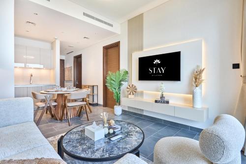 STAY BY LATINEM Luxury 1BR Plus Study Holiday Home CB 3714 Near Burj Khalifa, Dubaj (zdjęcie 2)