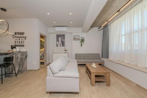 Minimal Style Apartment in Piraeus