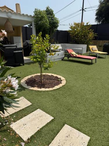 สวน, Charmant appartement, piscine 15 min de Nice in กาโร