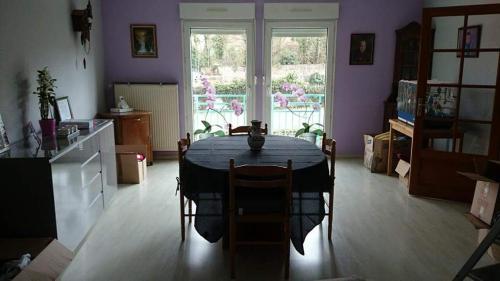 Appartement chaleureux in ลุกเซย-เล-แบ็ง