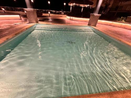 쿠칭 Kuching Riverine  High Floor Resort 4Pax Stay  5성급 게스트하우스 레스토랑