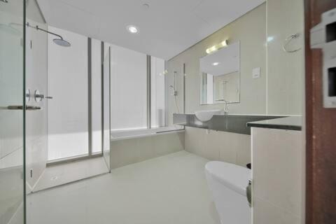 Sports City Large 1 bedroom apartment, Dubai (Foto 9)