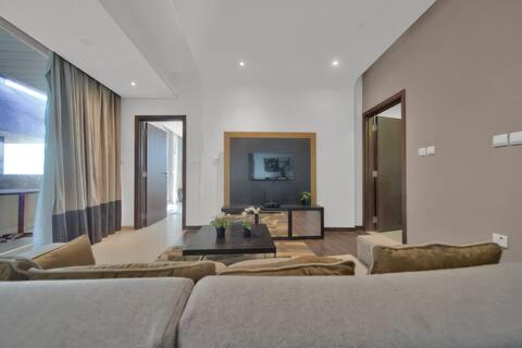 Sports City Large 1 bedroom apartment, Dubai (Foto 10)