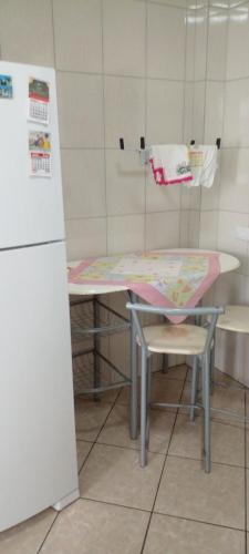 Kitchen, Apto familiar no Guaruja, proximo da Praia das Asturias near Churrascaria Yedo