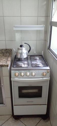 Kitchen, Apto familiar no Guaruja, proximo da Praia das Asturias near Churrascaria Yedo