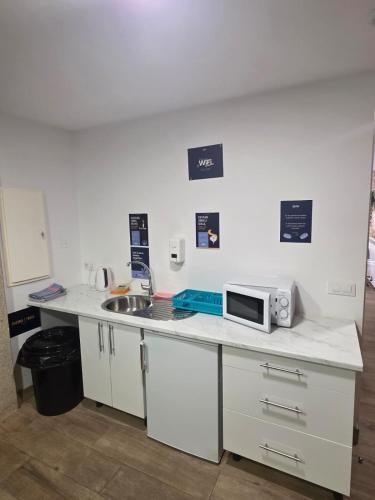 Cocina, Albergue SP 55 by Bossh! Hotels in Santiago De Compostela