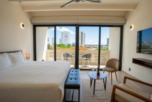 All-in-One Studio - Fast WiFi Cowork & More, Cancún