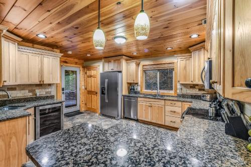 Bearmont Lodge Cabin - image 13