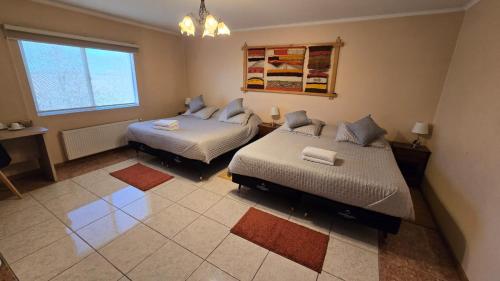 2 queen beds