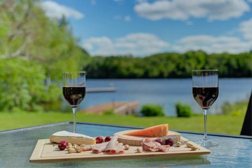 Au Bord du St-Maurice navigable river spa and ski in 大派爾斯(QC)