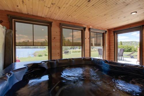 Au Bord du St-Maurice navigable river spa and ski in 大派爾斯(QC)