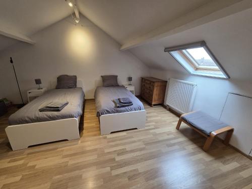 . Bel-étage cosy 2 chambres proche Charleroi-Airport