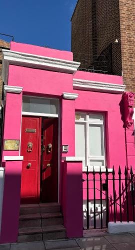 Nothing Hill, The Pink House