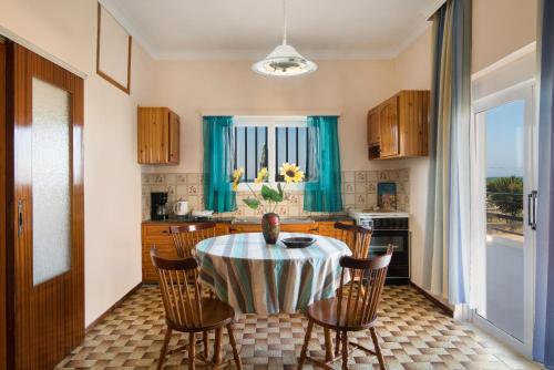 Kitchen, Sirens House near Rapaniana Beach