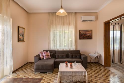  Sirens House in Tavronítis