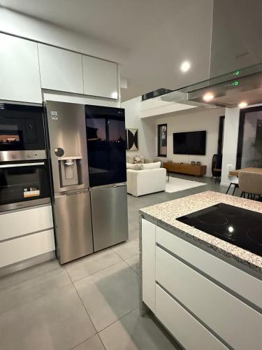 Villa R&M with Pool and Jacuzzi in Arrochela