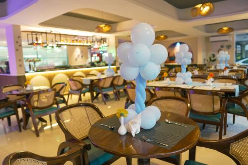 Bar/lounge, Brit's Palace Goa in Verna