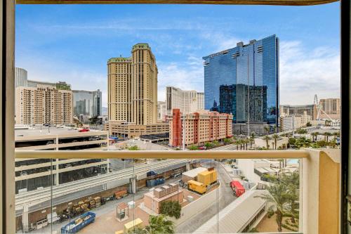 Strip View Penthouse Balcony 37617, Las Vegas (photo 2)