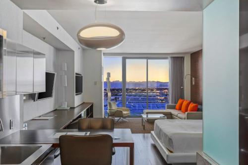 Studio with Stunning Views Balcony Access 23303, Las Vegas (photo 9)