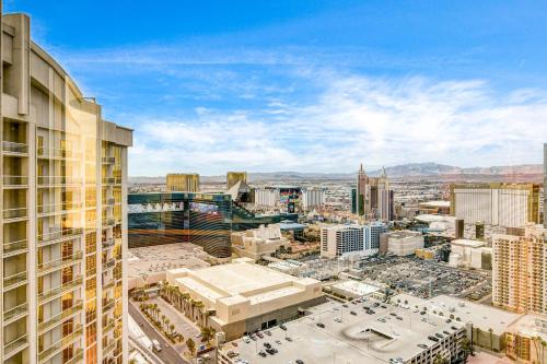 Large 1BR at MGM with Strip View - image 13