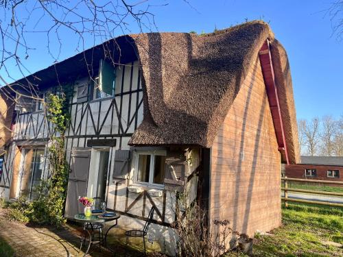 Chaumiere cosy proche bourg - Jardin - Campagne in Cormeilles