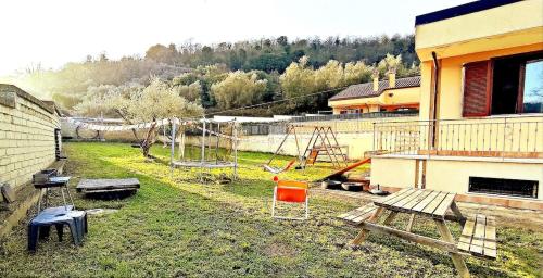 Peter giardino e casa sul lago gîte à louer Pisciarelli