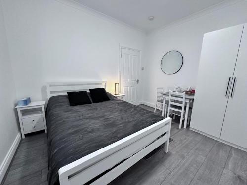 Watford Junction Stay - Chiswell Green