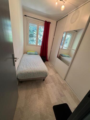 Chambre pour une personne pas chere 2,0 km von Les Angles entfernt