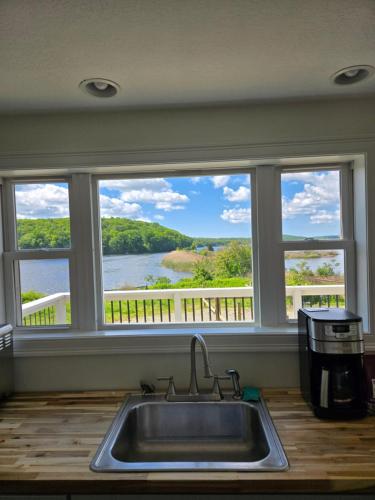 House on Thames River in Prestona (CT)