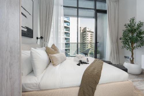 Sports City Studio sleeps 2 with Swimming Pool near Dubai Sports City