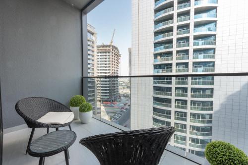 Sports City Studio sleeps 2 with Swimming Pool near Dubai Sports City