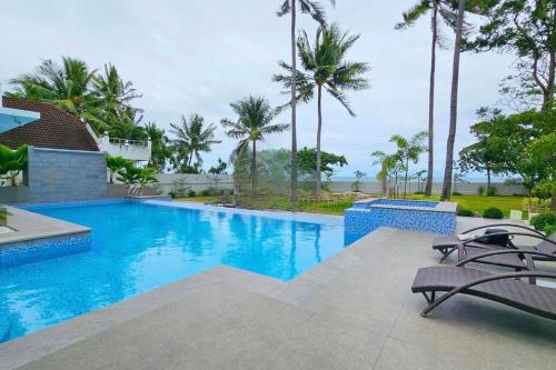 Family 6 Bedroom House in Tabuelan