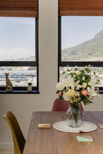 Modern City Apartment with Table Mountain Views