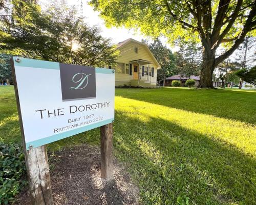 The Dorothy- Private Ravine Wooded Lot, with Game Room, Close to ALL! – khách sạn tại Saint Joseph